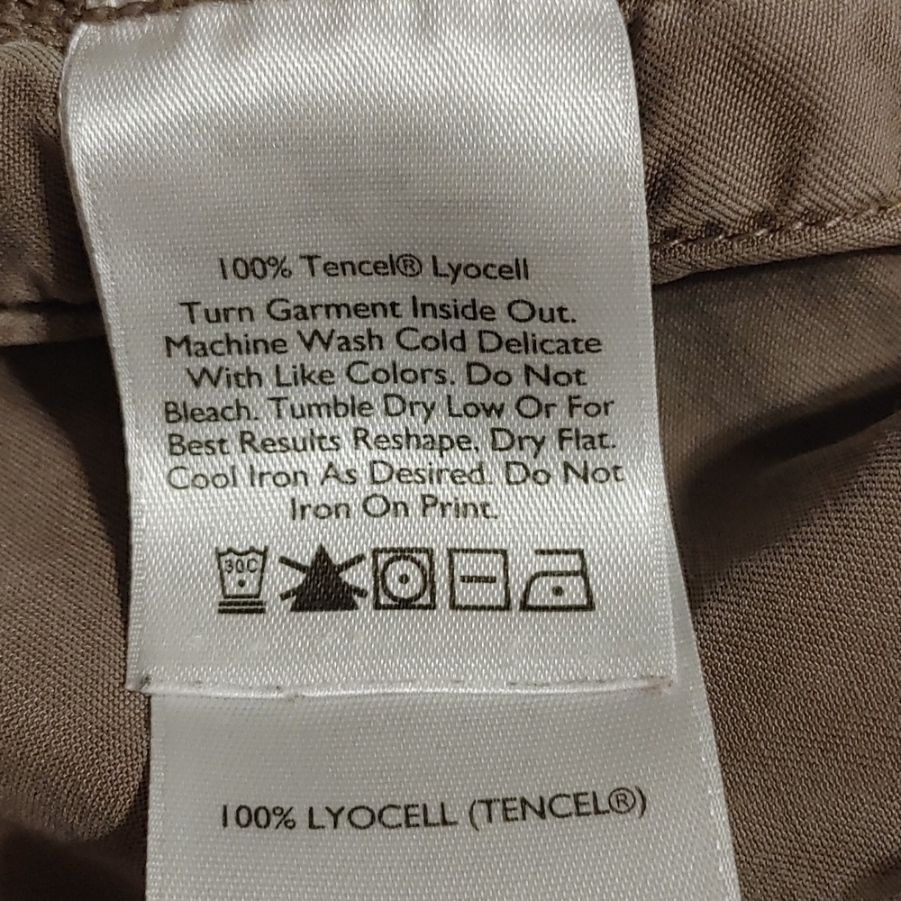 Eddie Bauer Small Cargo Shorts in a Dark Sand Brown Shade - Picture 5 of 6